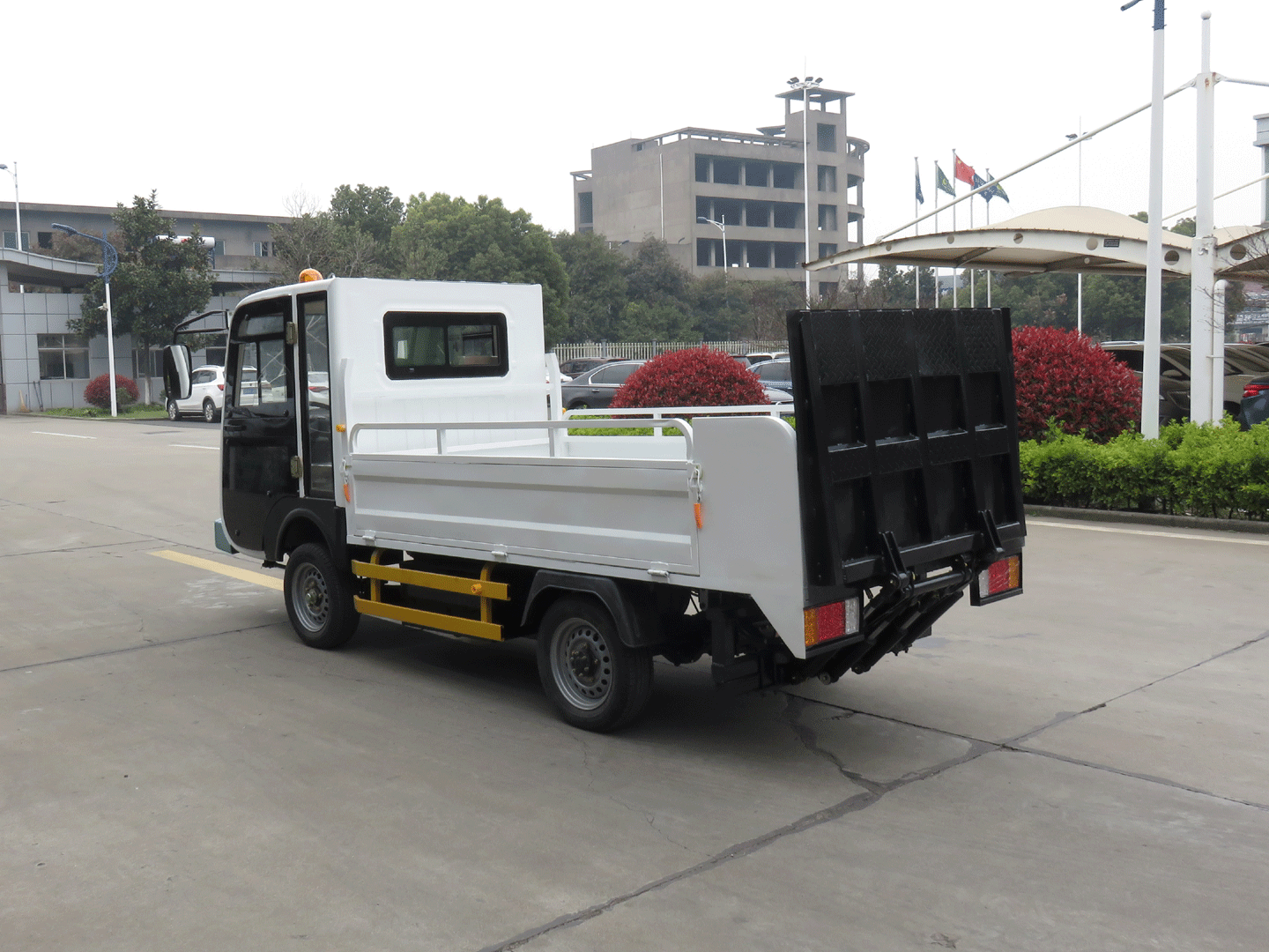 八桶尾板车.gif 八桶尾板车.gif