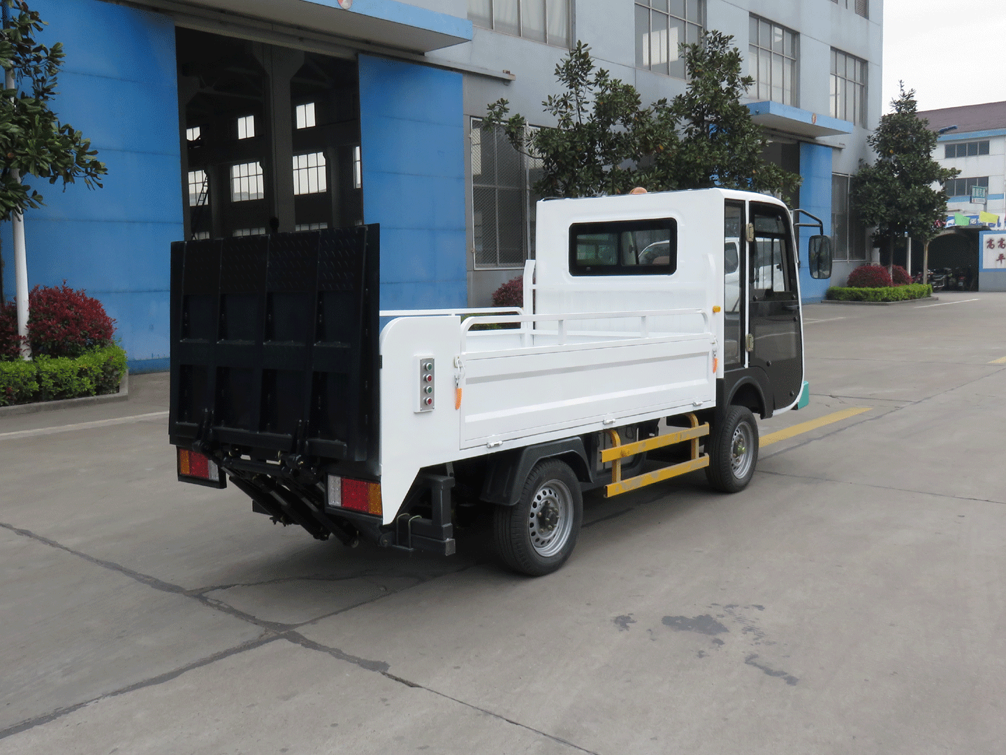 电动八桶清运车.gif 电动八桶清运车.gif