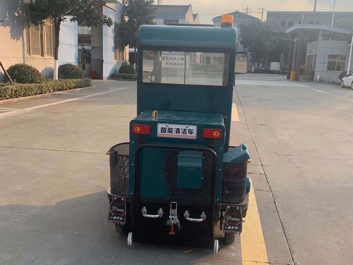 三轮扫地车.jpg 三轮扫地车.jpg