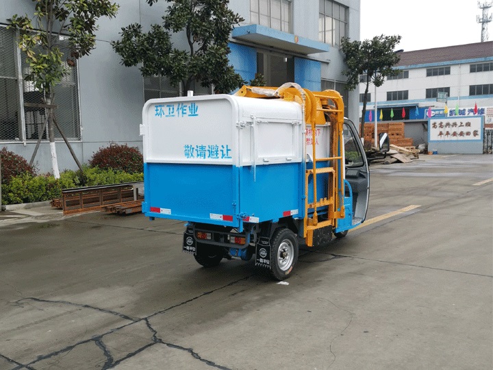 电动三轮侧翻挂桶车.jpg 电动三轮侧翻挂桶车.jpg