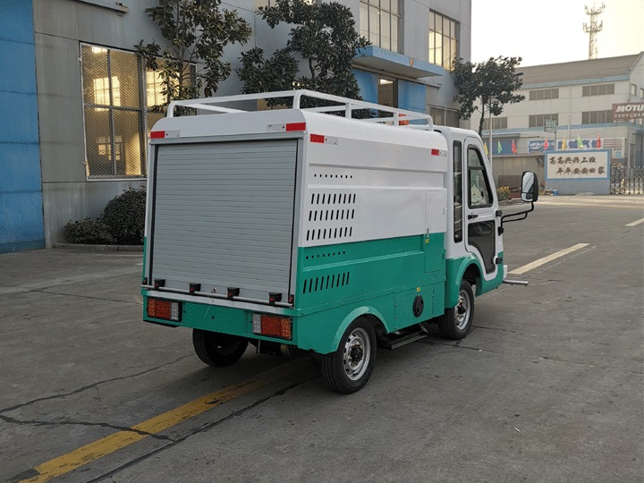 多功能高压冲洗车.jpg 多功能高压冲洗车.jpg